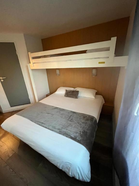 Brit Hotel Essentiel Pau ليسكار المظهر الخارجي الصورة