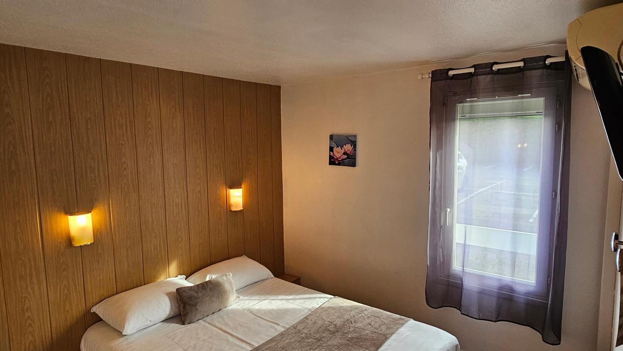 Brit Hotel Essentiel Pau ليسكار المظهر الخارجي الصورة