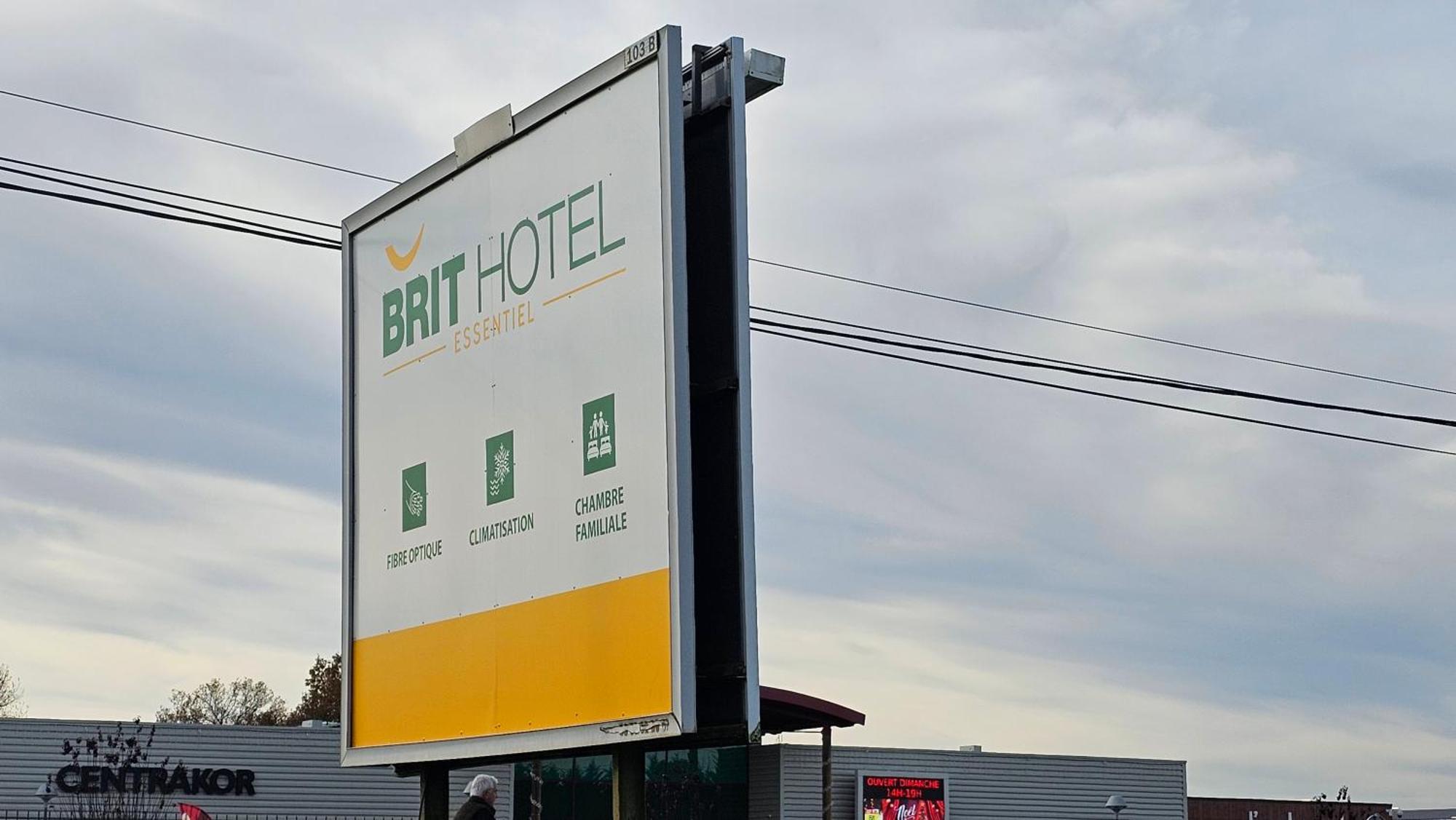 Brit Hotel Essentiel Pau ليسكار المظهر الخارجي الصورة