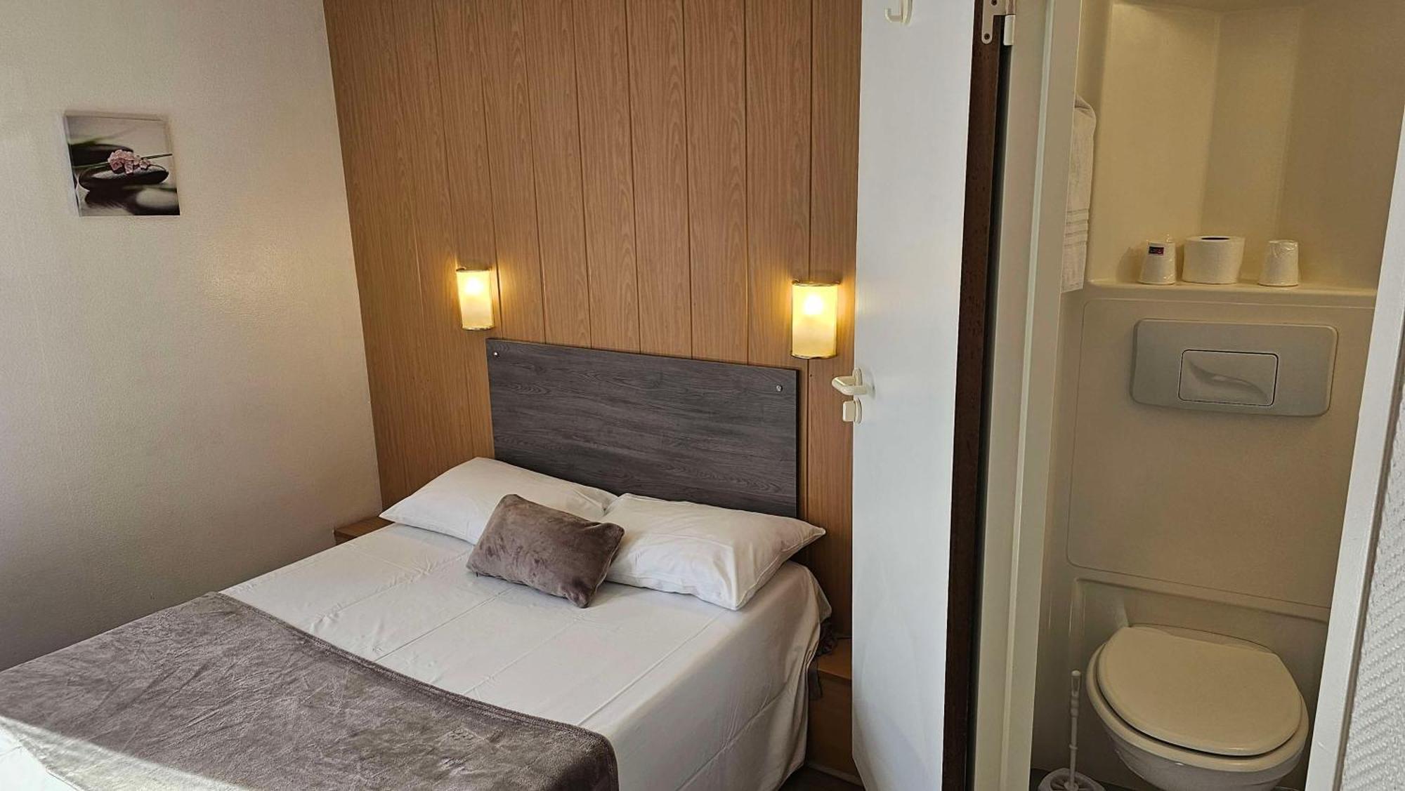 Brit Hotel Essentiel Pau ليسكار المظهر الخارجي الصورة
