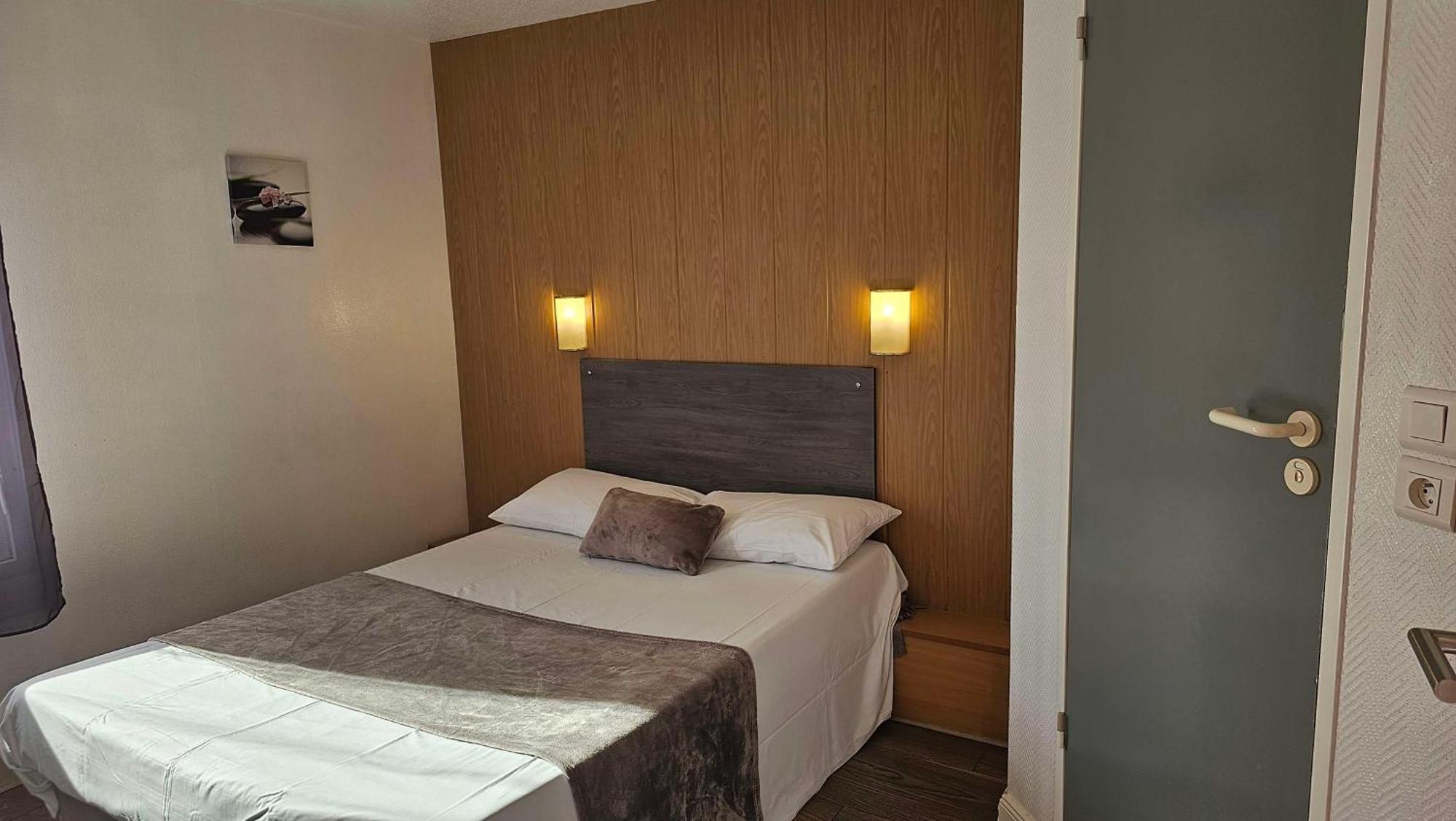 Brit Hotel Essentiel Pau ليسكار المظهر الخارجي الصورة