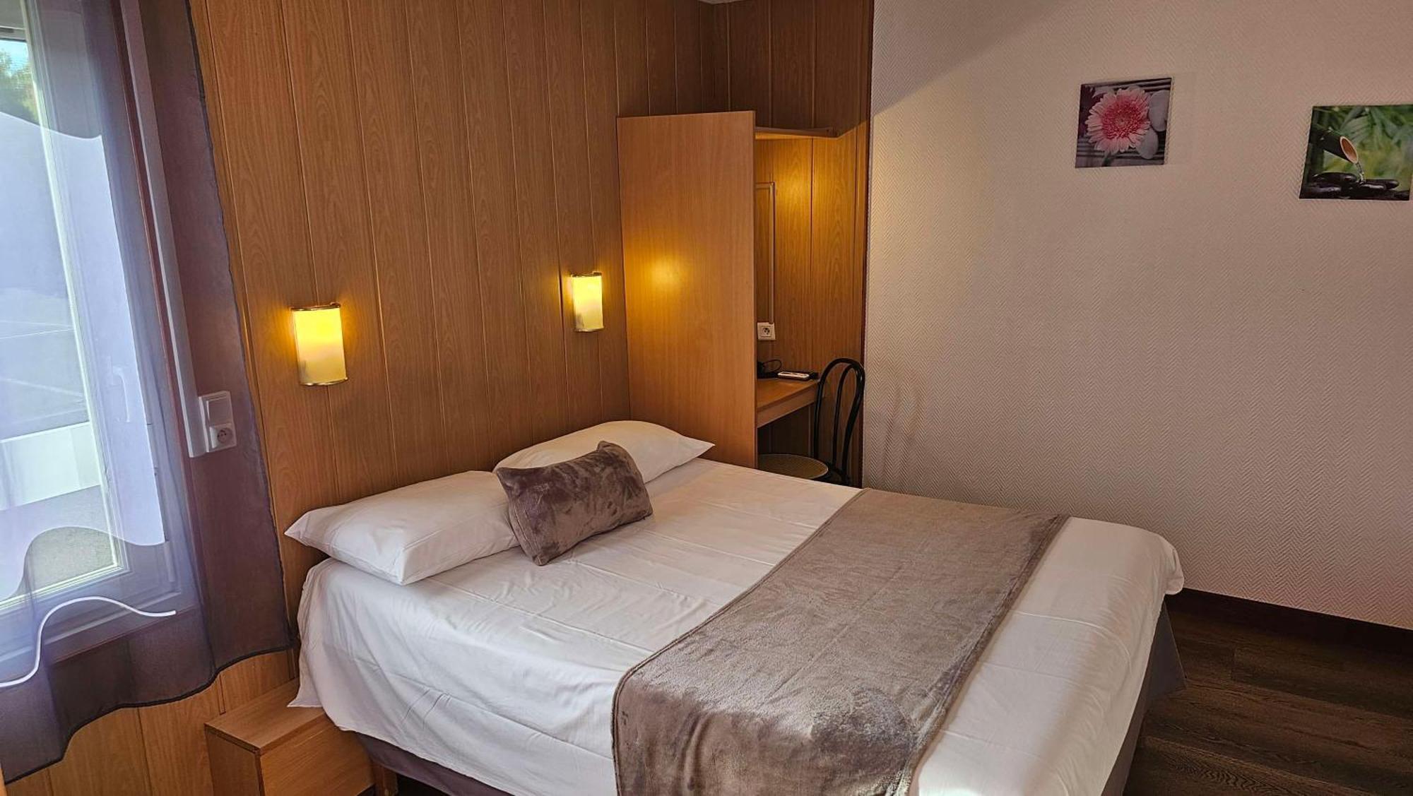 Brit Hotel Essentiel Pau ليسكار المظهر الخارجي الصورة